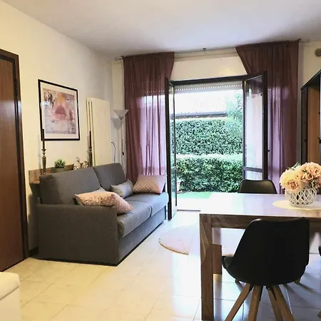 Mokyd13-piscina, Wifi, Giardino,garage Apartment